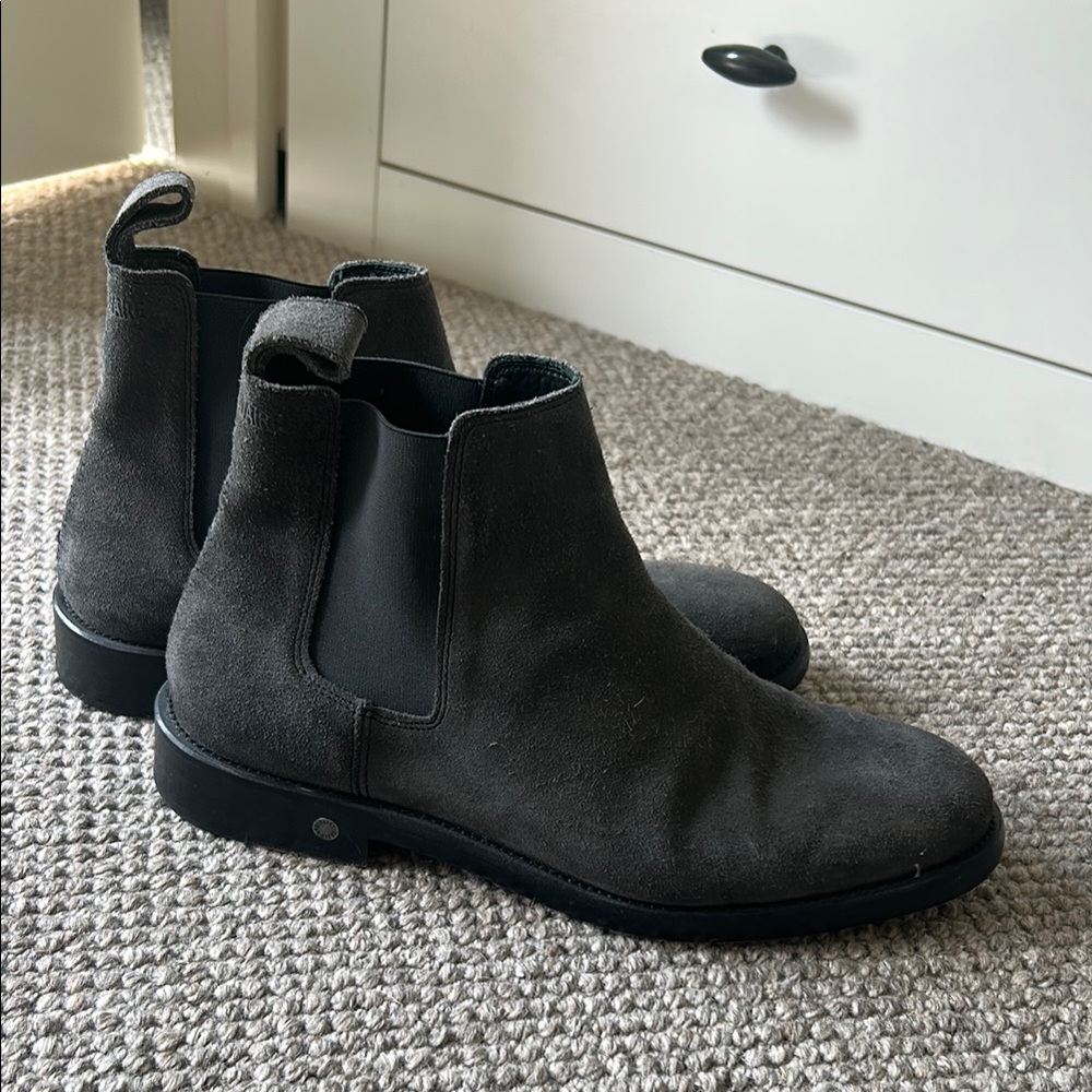 Men's Gray Suede Chelsea Boots